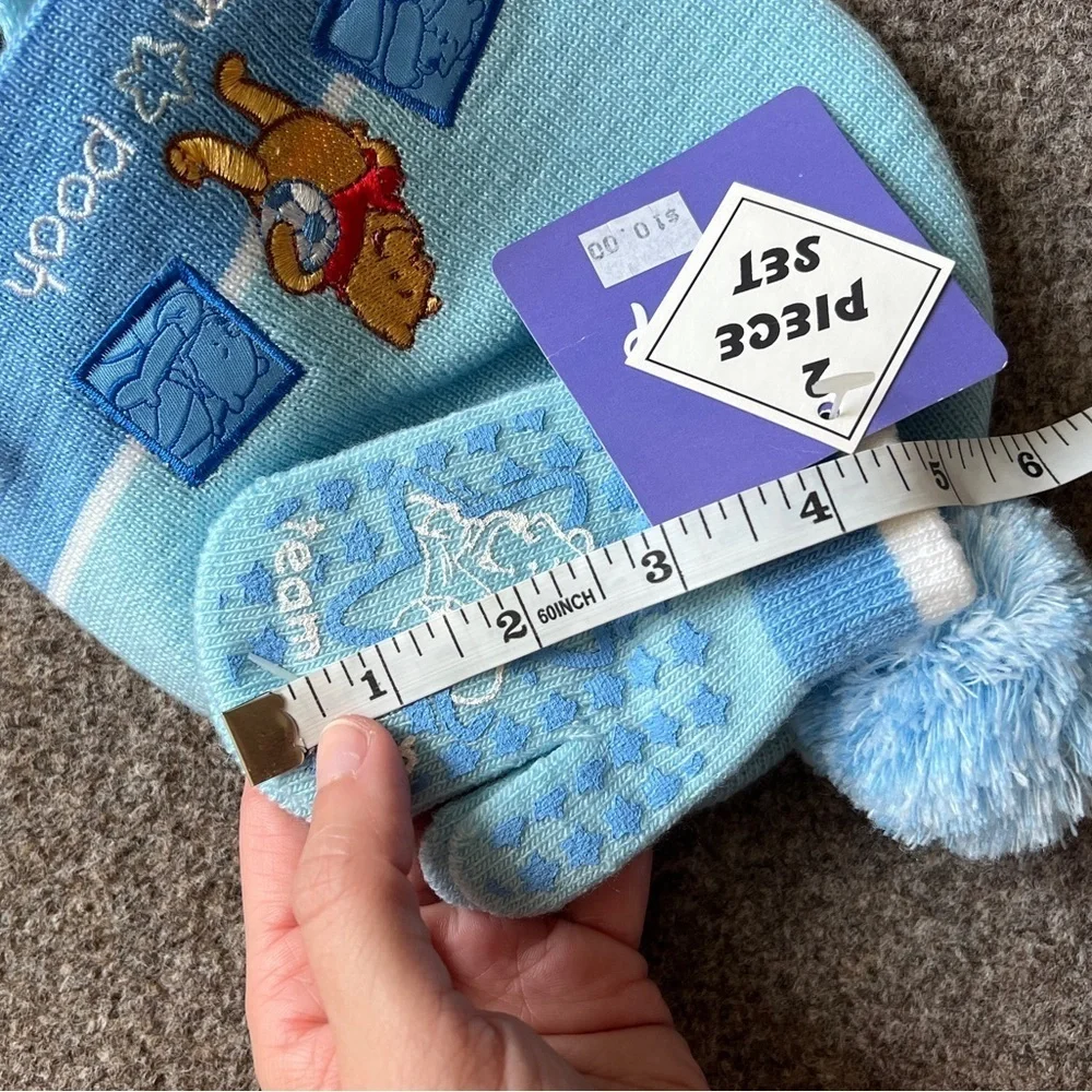 NWT Vintage Disney Winnie The Pooh Knit Beanie Girls Winter Hat & Glove Gift Set